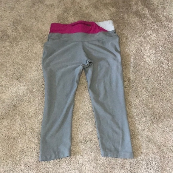 Nike Active Capri Leggings - Picture 3 of 3